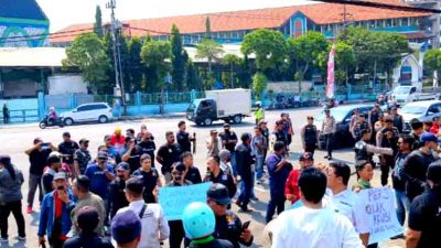 Ratusan Insan Pers Jawa Timur Unjukrasa Di Depan Dprd Surabaya, Tolak Ruu Penyiaran 3