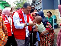 Wali Kota Surabaya Eri Cahyadi, Bantu Gerobak hingga Pengobatan Lansia di Kelurahan Asemrowo