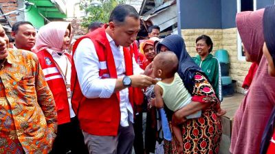 Wali Kota Surabaya Eri Cahyadi, Bantu Gerobak hingga Pengobatan Lansia di Kelurahan Asemrowo