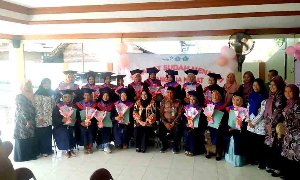 Wisuda Sekolah Orang Tua Hebat (soth) Di Desa Kebaron 2