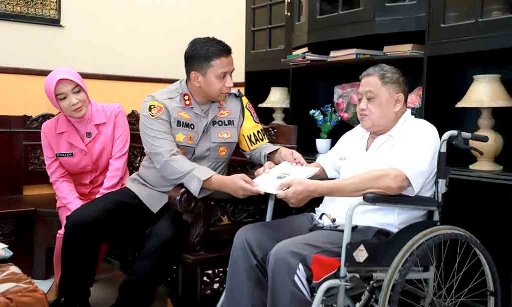 Bentuk Kepedulian, Kapolres Kediri Anjangsana Ke Rumah Anggota Dan Purnawirawan Polri Yang Sakit