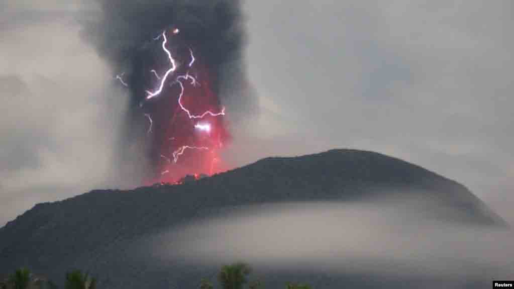 Gunung Ibu Kembali Meletus, Bnpb Ingatkan Potensi Banjir Lahar Dingin