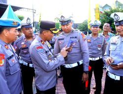 Hindari Anggota Terlibat Judi Online, Wakapolres Ngawi Cek HP Personel