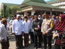 Kapolres Kediri Kota Bersama Forkopimda Lepas Calon Jemaah Haji Kota Kediri