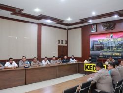 Khidmat, Anggota Polres Kediri Simak Zoom Dialog Kebangsaan