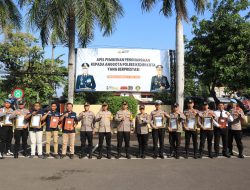 Capai Rangking Sepuluh Besar Pengisian Aplikasi SPIT dan Peringkat 5 Manjemen Media , Tiga Personel Humas Polres Kediri Kota Diganjar Penghargaan Dari Kapolres Kediri Kota