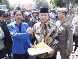 Polisi Kawal Aksi Damai PMII Situbondo Unras Tolak Wacana Bangun Wisata Karaoke Belangsung Tertib