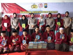 Polwan Polres Mojokerto Kota Dukung Pendidikan Anak Bangsa, Puluhan Al – Quran Dibagikan