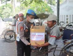Peduli Sesama, Polres Lumajang Salurkan Bantuan Sosial Untuk Jukir dan Abang Becak