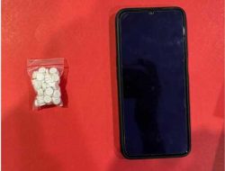 Satresnarkoba Polres Kediri Amankan Pengedar Narkoba Asal Gurah Dirumahnya