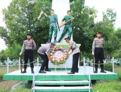 Waka Polres Ngawi Pimpin Ziarah ke Taman Makam Pahlawan di Hari Bhayangkara ke – 78