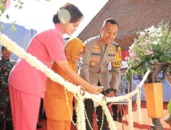Sambut Hari Bhayangkara ke-78, Polres Kediri Kota Beri Hadiah Warakawuri Bedah Rumah