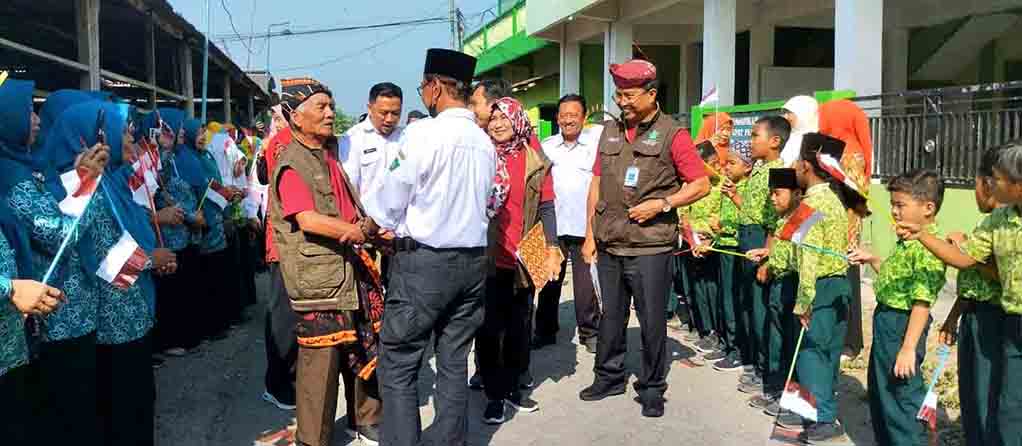 Masyarakat Desa Kajeksan Tulangan Sambut Team Juri Lomba Rt