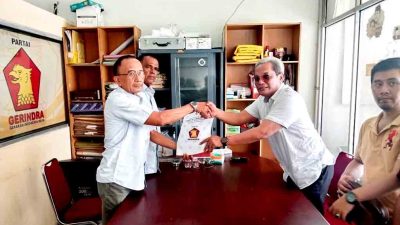 Ndoro Nur Mengembalikan Formulir Pendaftaran Sebagai Bacalon Bupati Di Kantor DPC Gerindra Kabupaten Pemalang