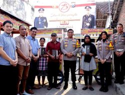 Pemberdayaan UMKM, Polres Kediri Beri Bantuan Gerobak PK5 dan Modal Usaha