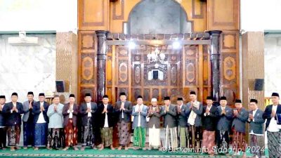 Pemkab Sidoarjo Serahkan Sapi Kurban 1 Ton, H. Subandi Berharap Berkah Buat Semua 2