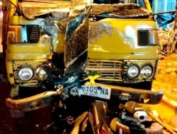 Pemotor Wanita Diduga Mengantuk Tewas Tabrak Truk di Kalikapas Lamongan