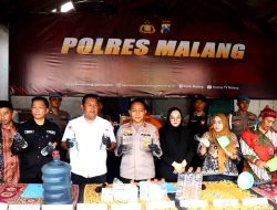 Polisi Bongkar Pabrik Miras Rumahan di Malang, Sekali Produksi Bisa Capai 250 liter Arak