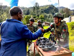 Prajurit Buaya Putih Berbagi Kasih di Pedalaman Papua