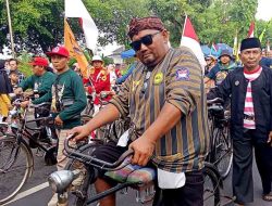 Ratusan Sepeda Ontel Tua Ramaikan Ahad Pahingan Di Alun-alun Ngawi