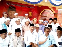 Pendukung dan Simpatisan Bacalon Bupati Sampang H. Slamet Junaidi Tumpah ruah mengantar pendaftaran Ke DPC Gerindra Sampang