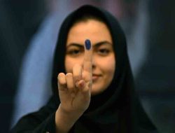 Warga Iran di Indonesia Datangi TPS di Jakarta untuk Nyoblos Pilpres