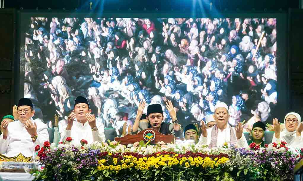 Alun Alun Lamongan Bak Lautan Manusia, Ngaji Bareng Gus Iqdam