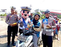 Berikan Reward, Satlantas Polres Pekalongan Sosialisasi Tertib Berlalu Lintas