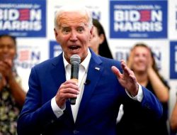 Biden Tetap Maju, Pemilih AS Terpecah