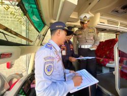 Gelar Program Unggulan Mahameru Lantas, Polisi Inspeksi Armada Bus di Ponorogo