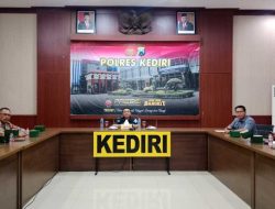 Personel Polres Kediri Ikuti Sosialisasi Pemahaman Penggunaan Media Sosial Lewat Zoom Meeting