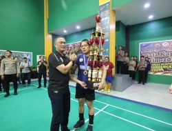 Tutup Turnamen Bulutangkis Antar media Kapoda Jatim Eksibisi Match Vs Juara 1