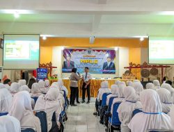 Polres Lumajang Ajak Pelajar Tertib Berlalu Lintas Melalui Program Police Goes To School