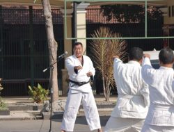 Personel Polres Kediri Ikuti Latihan Bela Diri Perkuat Kesiapan Menuju Pengamanan Pilkada