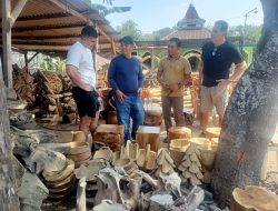 Perajin Kayu Jati Dewi Ngubalan Terima Kunjungan Rutin Dan Order Buyer Australia