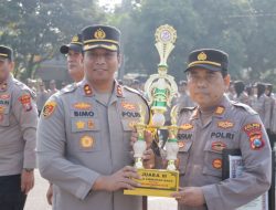 Kapolres Kediri Beri Penghargaan Pemenang Lomba Kebersihan Mako Polsek jajaran
