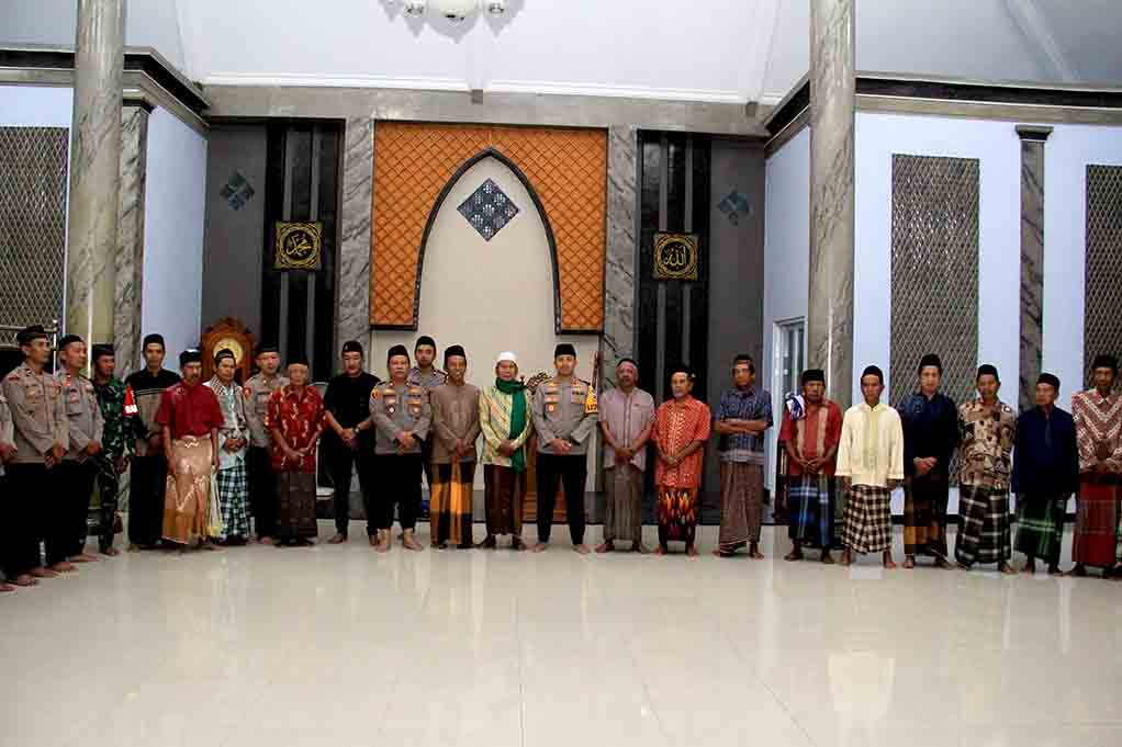 Kapolres Kediri Kota Laksanakan Safari Sholat Subuh Di Masjid Al Fatah