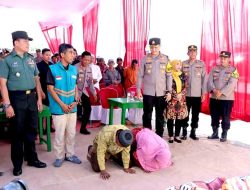 Kapolres Lamongan Serahkan Hasil Bedah Rumah Kepada Pemiliknya di Desa Nguwok