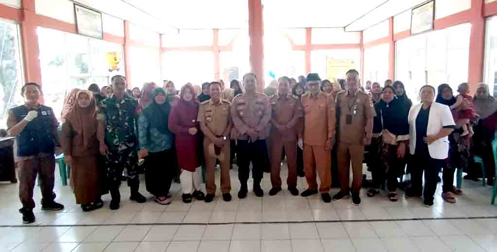 Kapolsek Mesuji Timur Hadiri Pekan Imunisasi Polio 2024 Di Tanjung Mas Makmur