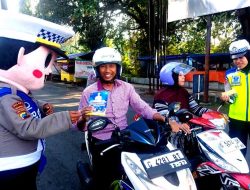 Operasi Patuh Candi 2024, Sat Lantas Polres Pekalongan Bagikan Brosur