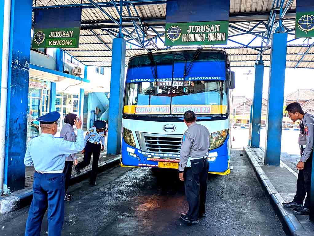 Operasi Patuh Semeru 2024 Polres Lumajang Gelar Sosialisasi Tertib Lalin Di Terminal Menak Koncar