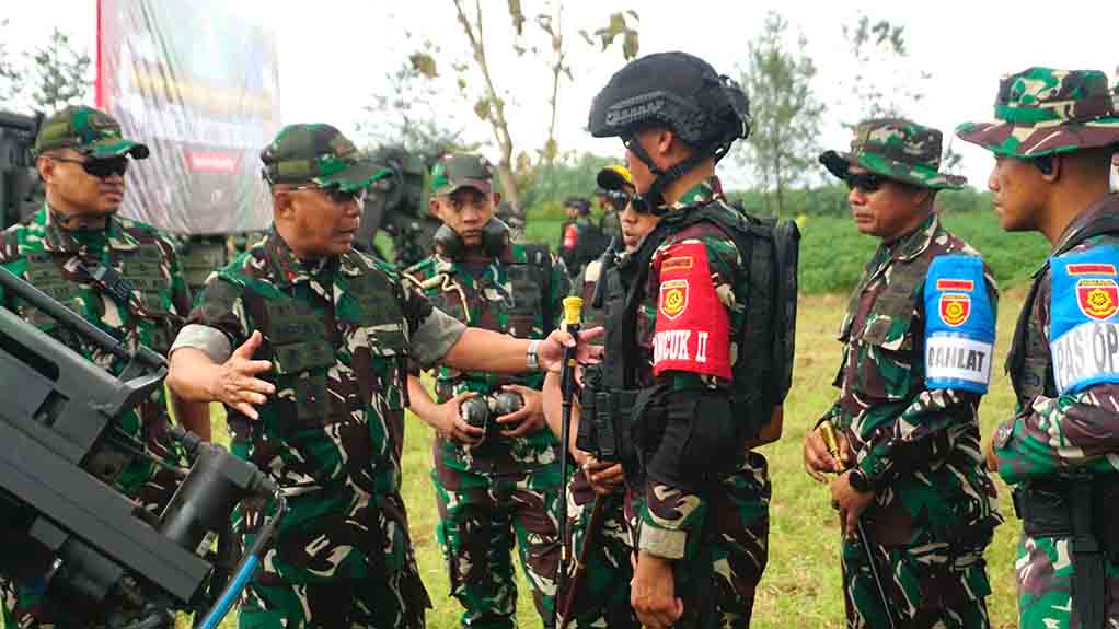 Pangdivif 2 Kostrad Tinjau Langsung Latbakjatratnis Yonarmed 12 Kostrad Ta 2024 2