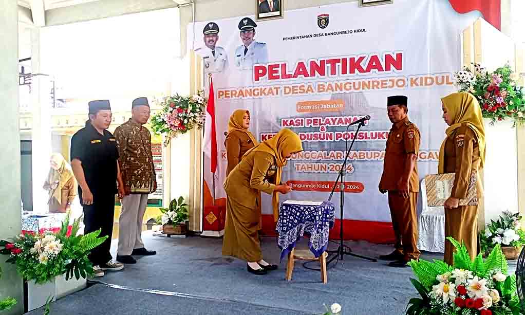 Pemdes Bangunrejo Kidul Lantik Kasun Pohsluku Dan Kasi Pelayanan