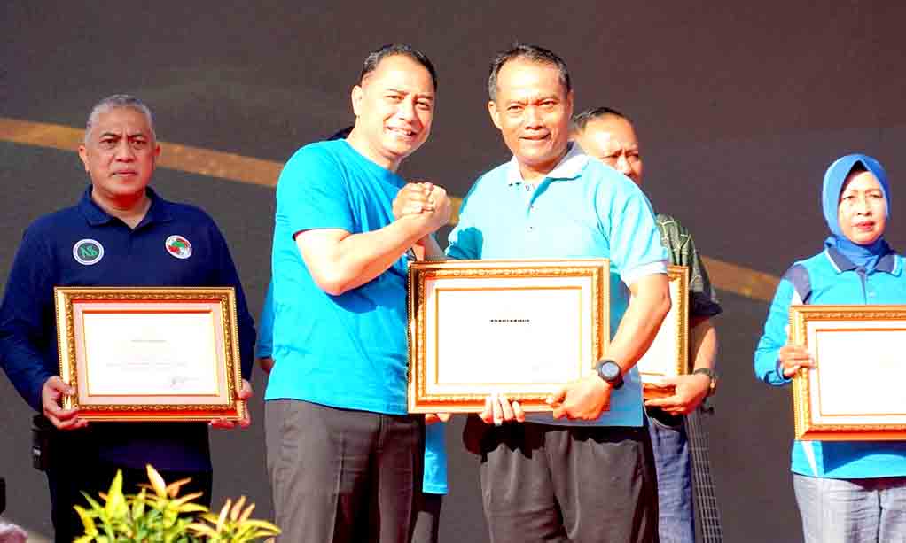 Penerimaan Penghargaan Hari Koperasi Nasional Ke 77 Tahun 2024 Kota Surabaya