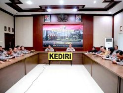 Perkuat Pemahaman Tentang Cyber Security, Personel Polres Kediri Ikuti FBB Melalui Zoom Meeting