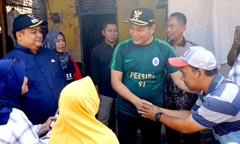 Plt Bupati H Subandi Bersama Baznas Bantu Perbaikan Empat Rumah Warga Di Gedangan Dan Buduran