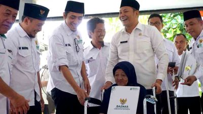 Plt Bupati Subandi Bareng Baznas Serahkan Bantuan Ke Warga 2