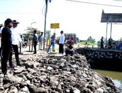Plt Bupati Subandi Pantau Langsung Pembangunan Jembatan Kedungpeluk