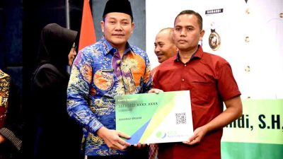 Plt. Bupati Sidoarjo Serahkan Kartu Kepesertaan Bpjs Ketenagakerjaan Kepada 13.249 Pekerja Rentan Sidoarjo 2