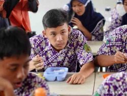 Program Makan Gratis Prabowo Buat Investor Khawatirkan Stabilitas Keuangan RI